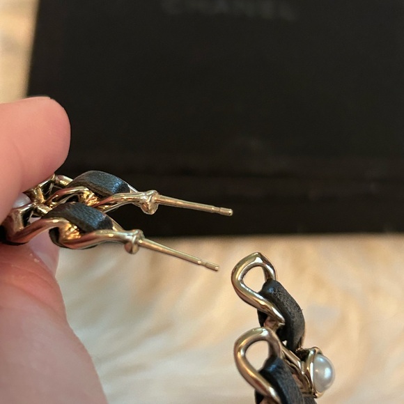 CHANEL Lambskin Faux Pearl More is More cc chain hoops - Picture 9 of 10